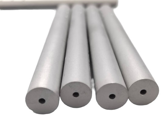 El carburo de tungsteno es un refrigerante en blanco resistente al desgaste con agujeros de enfriamiento.