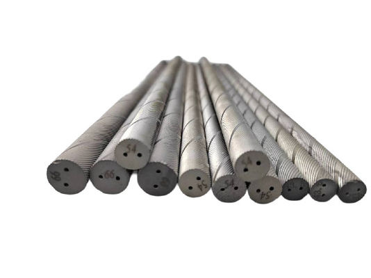 El contenido de carburo de tungsteno en el producto es inferior al 50% del contenido de tungsteno en el producto.