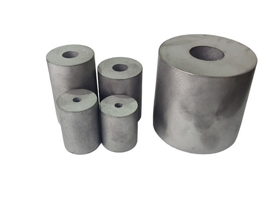 Varios materiales compatibles con el carburo de tungsteno de acero de tornillo en blanco