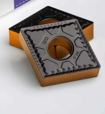 Insertos de carburo CNMG 160412 PM con forma de diamante de 80 ° y geometría de ángulo de incidencia negativo para un control estable de la viruta